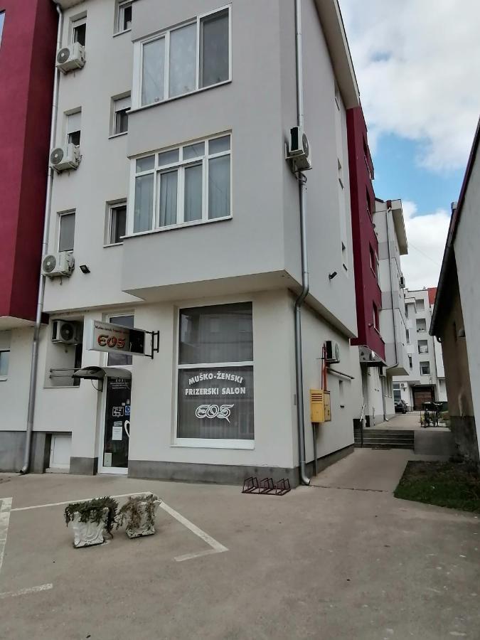 Apartman Mia Сремска-Митровица Экстерьер фото