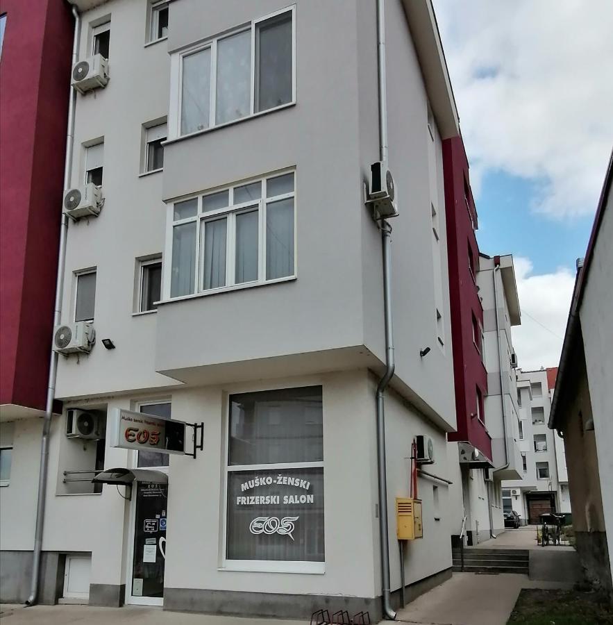 Apartman Mia Сремска-Митровица Экстерьер фото
