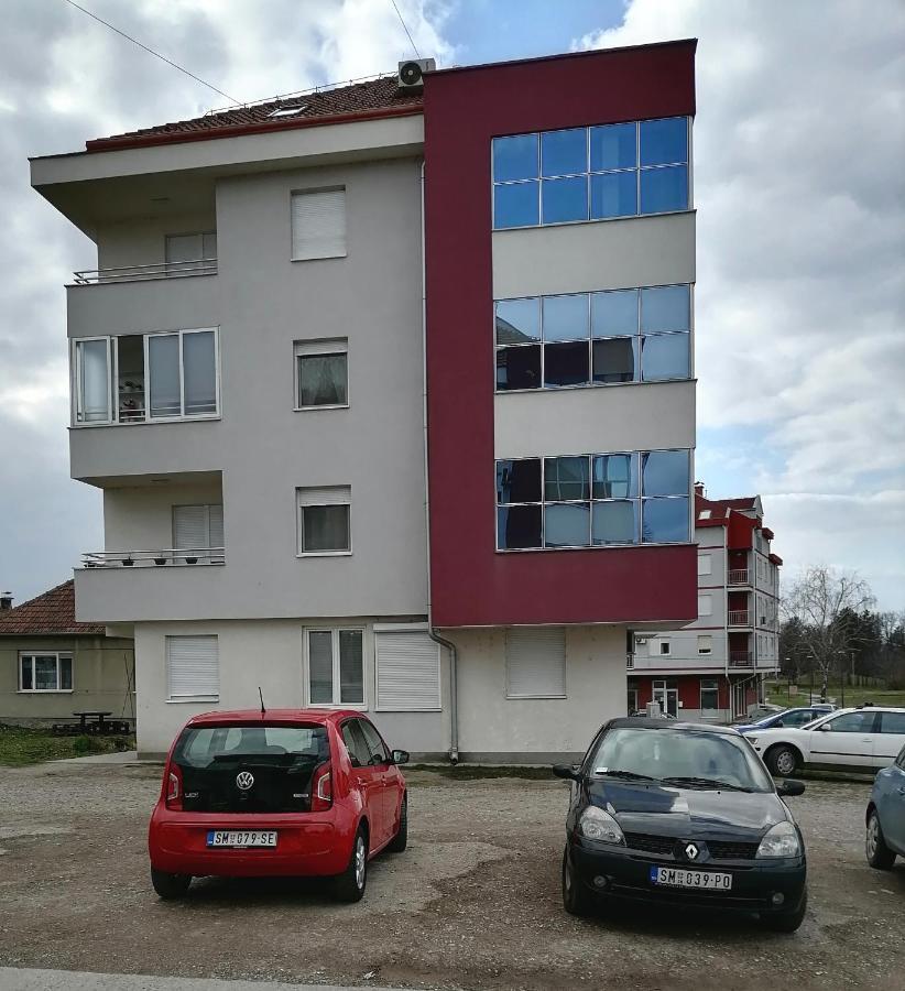 Apartman Mia Сремска-Митровица Экстерьер фото