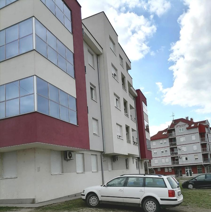 Apartman Mia Сремска-Митровица Экстерьер фото